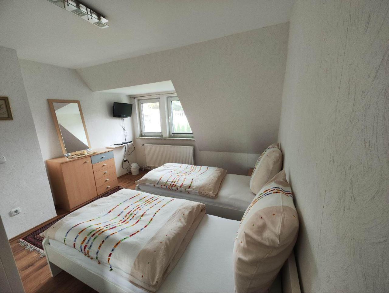 Schickes 110Qm Ferienhaus In Naehe Vw, Messe,Dez Und Orangerie 卡塞尔 外观 照片